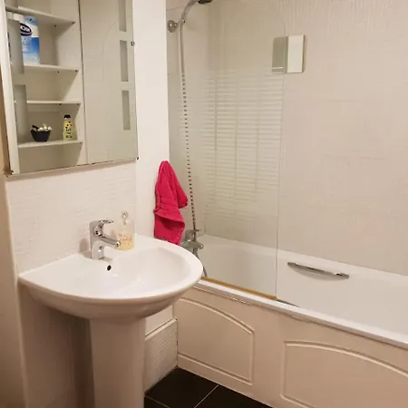 Griffith Hall 2 Bedroom Apartment *