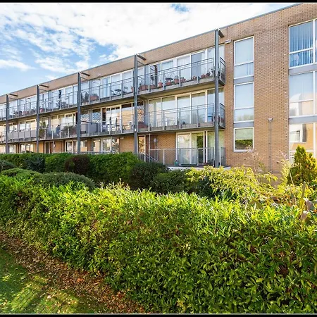 Griffith Hall 2 Bedroom Apartment *